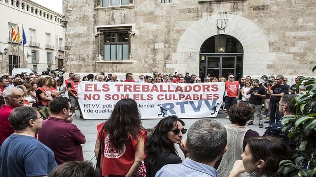 El tripartito registra la ley que derogará el cierre de la televisión valenciana