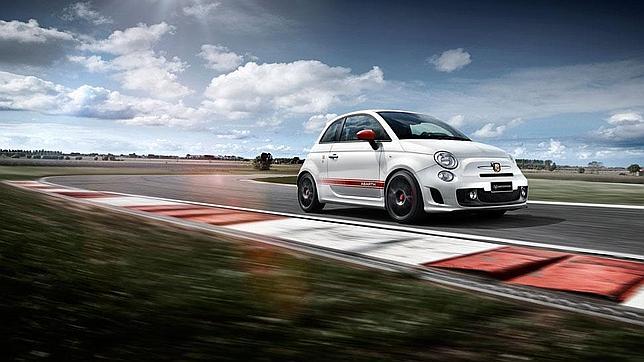 El Abarth 695 biposto cuenta con cambio dog ring