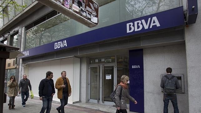 BBVA aplaza el cobro de comisión de dos euros a no clientes por uso cajeros