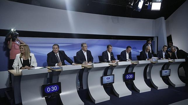 A la izquierda la líder del Pasok, Fófi Gennimata (i), en un debate electoral