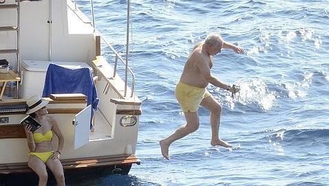 Rodrigo Rato se relaja con su novia en alta mar