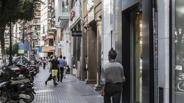 El gran comercio puede perder 2.500 empleos si no abre festivos