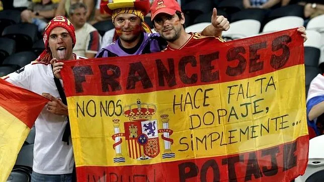 Aficionados españoles, contestando con gracejo a los franceses