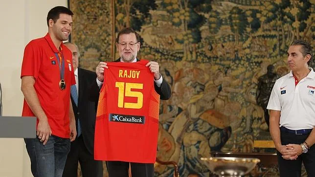 Rajoy, a los campeones: «Hacéis felices a los españoles sin pedir nada a cambio»