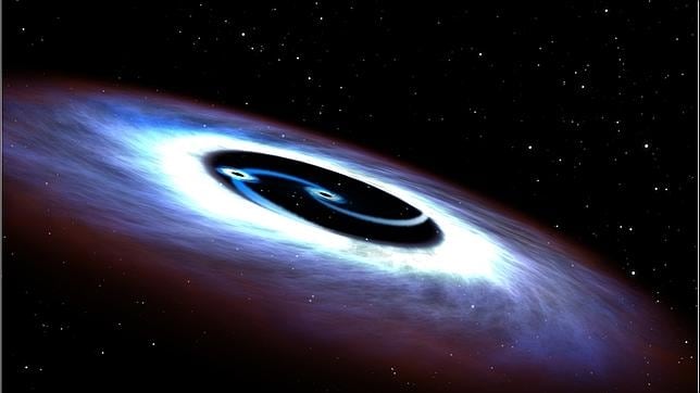 La mayoría de los agujeros negros dos tamaños: los de masa estelar, que pesan hasta doce veces la masa del Sol, y los supermasivos, de uno a mil millones de veces la masa del Sol