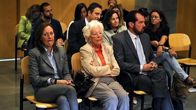 Henar Ortiz, María del Carmen Álvarez del Valley Jesús Ortíz, en el juicio celebrado el pasado 11 de septiembre