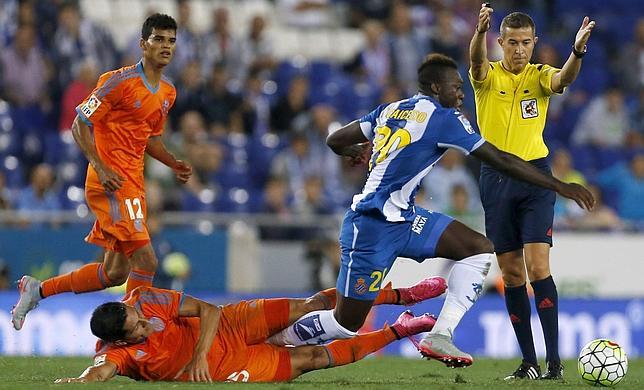 Un desmoronado Valencia cae ante el Español