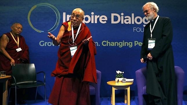 Dalai Lama con el obispo de Canterbury, la semana pasada en Cambridge