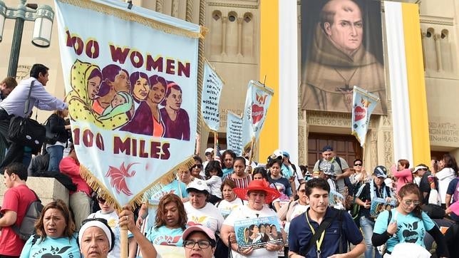 Un centenar de mujeres pide al Papa ayuda para los inmigrantes tras peregrinar 100 millas