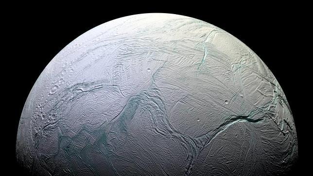 Encelado: un océano subterráneo global