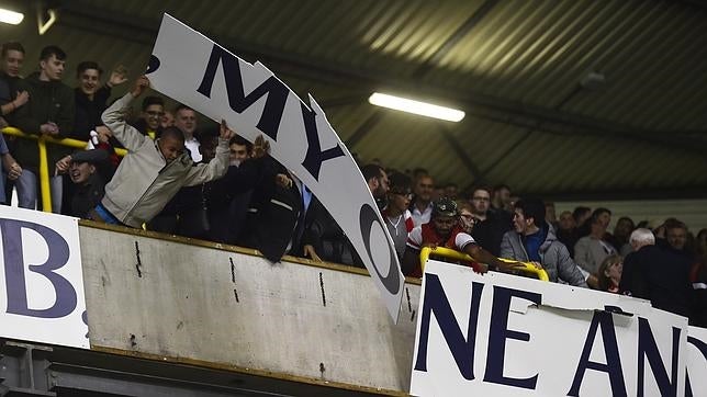 Hinchas del Arsenal destrozan el estadio del Tottenham tras su victoria en el derbi