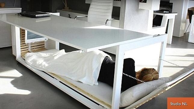 Próxima revolución en la oficina: la mesa cama