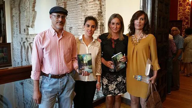 La alcaldesa de Toledo reivindica la lucha por la igualdad en la presentación del libro «El paraíso de las mujeres perdidas de Macarena Alonso