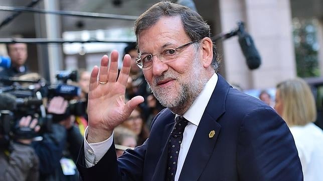 Rajoy: «Un vaso es un vaso y un plato es un plato»