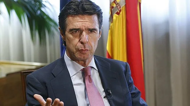 El ministro de Industria, José Manuel Soria, durante una entrevista