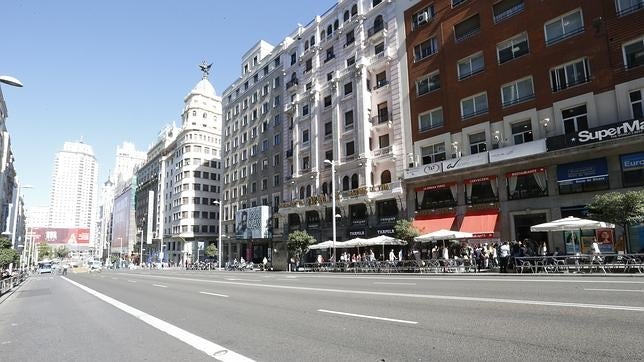 Madrid recibe más empresas de las que se van, al revés de lo que ocurre en Cataluña