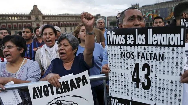 Protesta para exigir el esclarecimiento del crimen de Ayotzinapa