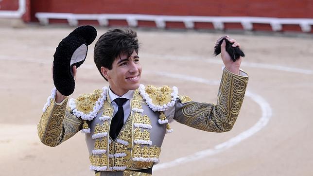 Álvaro Lorenzo lo borda y corta un rabo en Azuqueca de Henares