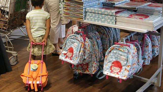 Cómo prevenir los peligros de la mochila escolar a través de un cómic