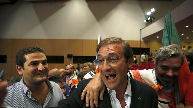 Passos Coelho deja caer que habrá nuevas elecciones en Portugal si no logra mayoría absoluta