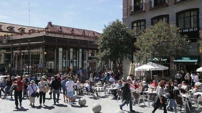 Francés, por descanso y sin paquete turístico: así son los viajeros que vienen a Madrid