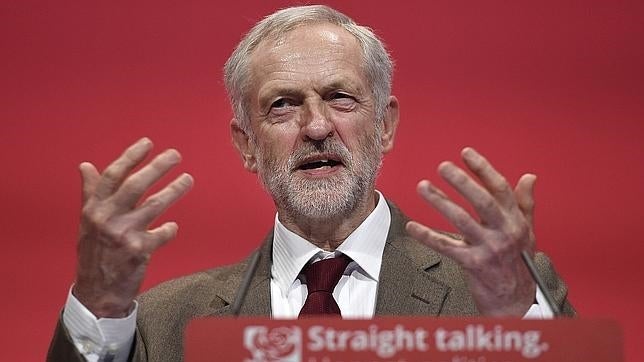 Corbyn añade guiños patrióticos a su receta de izquierdismo clásico