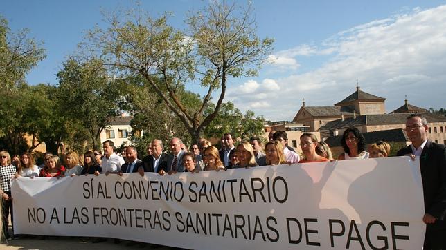 Alcaldes del PP se movilizan en las Cortes contra la anulación del convenio sanitario