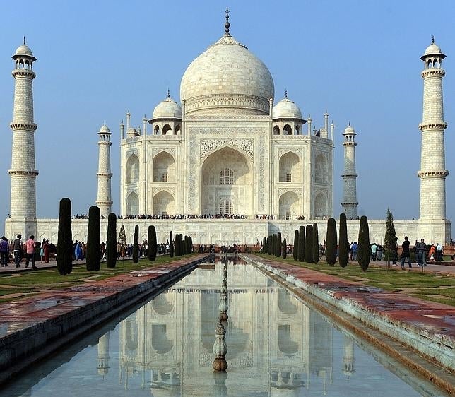 El Taj Mahal tardará nueve años en recuperar el brillo de su mármol blanco