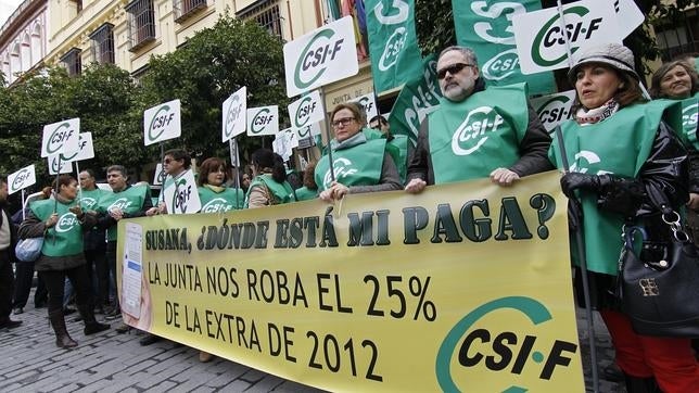 Los funcionarios comienzan a cobrar desde hoy el 26% de la paga extra de 2012