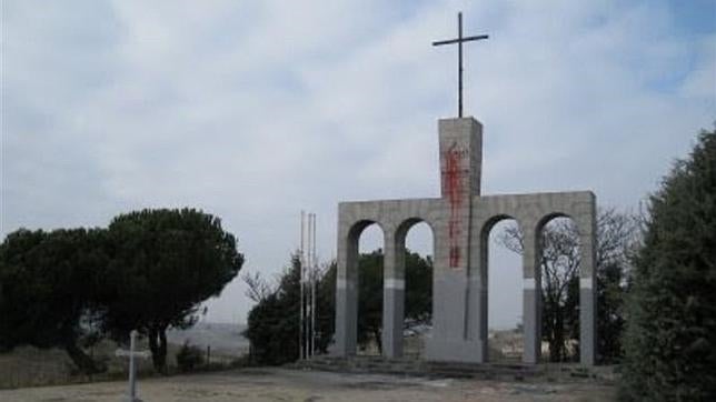 Majadahonda retirará un monumento fascista en el que se concentran neonazis