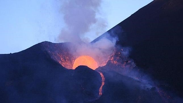 Erupción del volcán Fogo, en el archipiélago de Cabo Verde, en el año 1995
