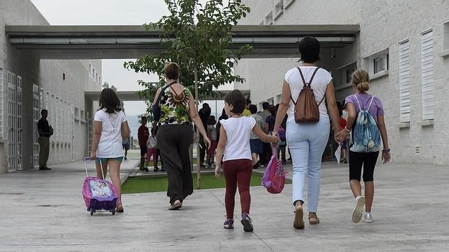 Portugal extiende hasta los 25 años las pensiones obligatorias para hijos de padres divorciados o separados