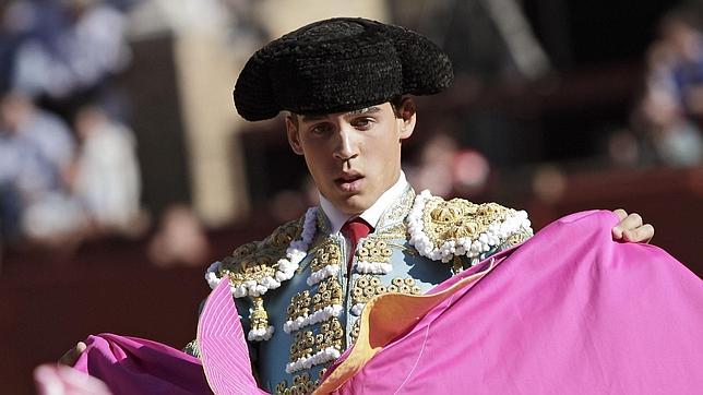 Directo: Eugenio de Mora, por encima del tercer toro en la Feria de Otoño