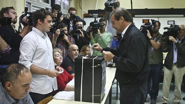Passos Coelho, votando en su colegio electoral