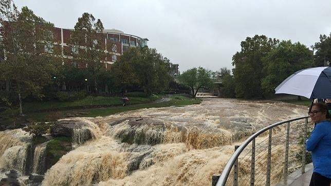 Al menos siete muertos por las «históricas inundaciones» en Carolina del Sur