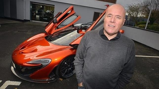 El millonario Paul Bailey pierde el control de su Porshe y provoca más de 20 heridos