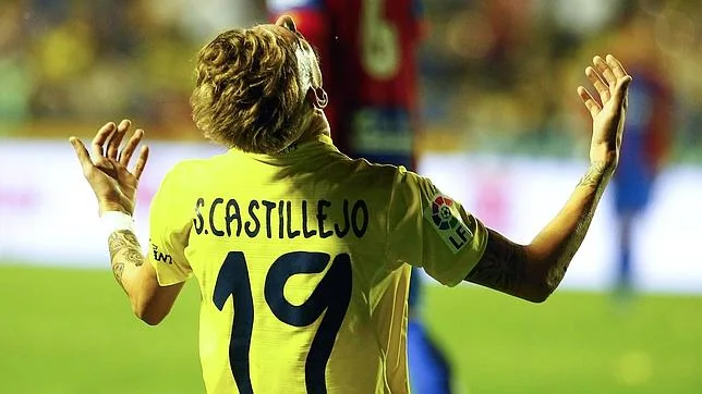 Castillejo, jugador del Villarreal, se lamenta