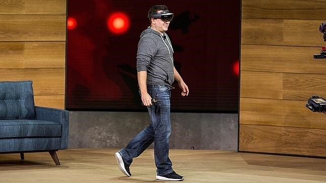 Un invitado ha probado las Microsoft HoloLens