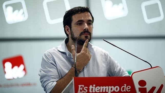 Garzón entra en campaña contra Podemos: «La política no es un mercado de fichajes»