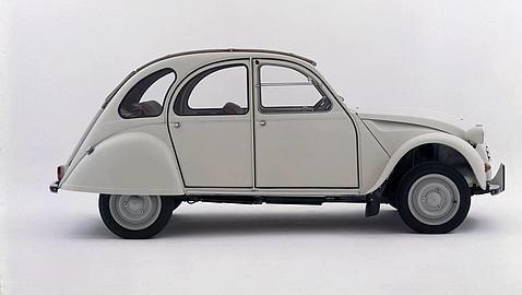 El 2CV es uno de los coches míticos fabricado en España