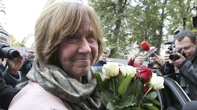 La premio Nobel de Literatura Svetlana Alexievich, fotografiada en Minsk, donde ha ofrecido una rueda de prensa