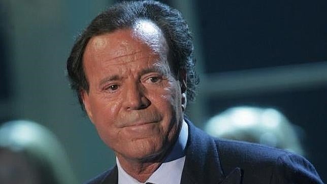 Julio Iglesias: «Donald Trump es un payaso (y perdón por los payasos)»