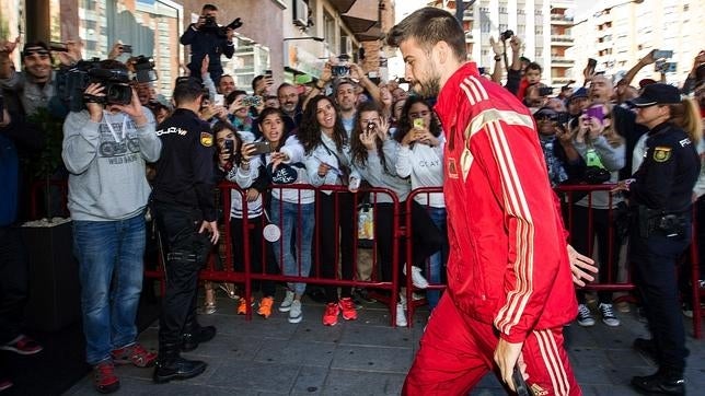 Piqué, ¿pitos o aplausos a su llegada a Logroño?