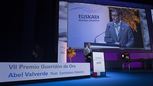 Abel Valverde, de Santceloni, recibe su premio en San Sebastián Gastronómika