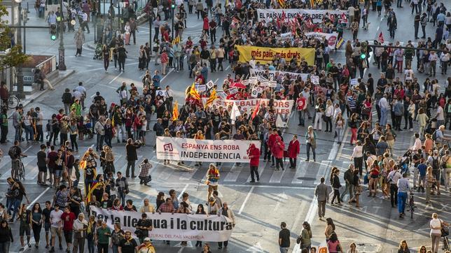 La manifestación catalanista, contra el «expolio del Estado español» y la Ley de Señas