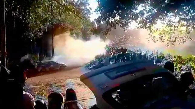 Un millar de personas recuerda a las víctimas del accidente de rally coruñés