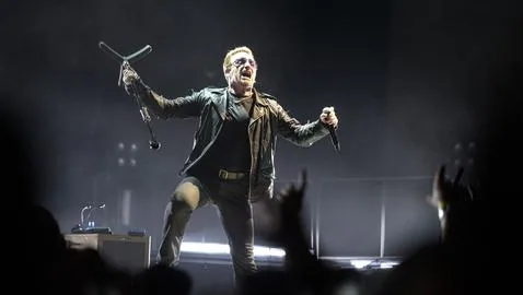 Bono, en pleno concierto