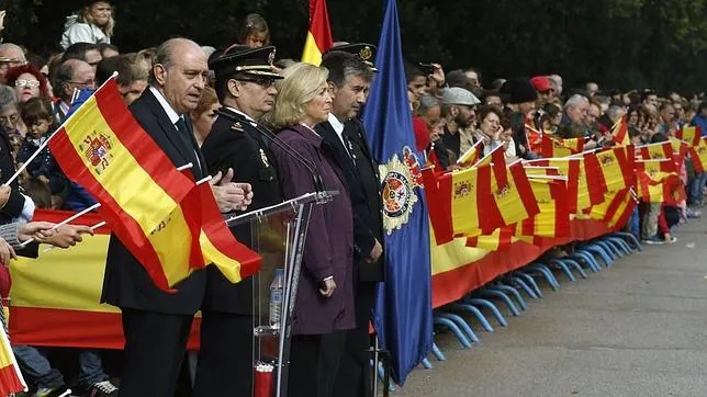 El ministro del Interior, Jorge Fernández Díaz, en el homenaje que la Policía Nacional ha rendido a la Fiesta Nacional