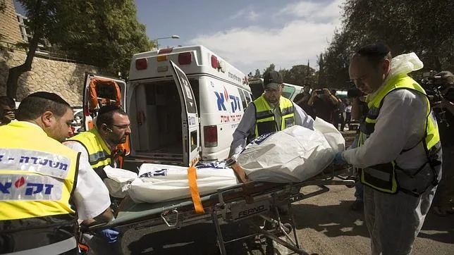 Al menos tres muertos y 22 heridos en dos ataques simultáneos en Jerusalén