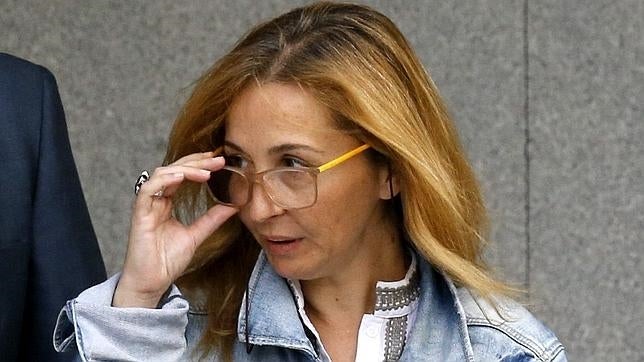 La secretaria de Correa se retracta: «Me vine arriba porque había tomado tres copas»